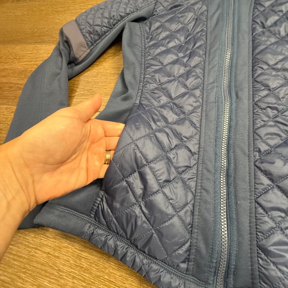 Athleta Rock Springs Navy Quilted Hooded Jacket Sz XS, Light insulation Athletic - Picture 12 of 15